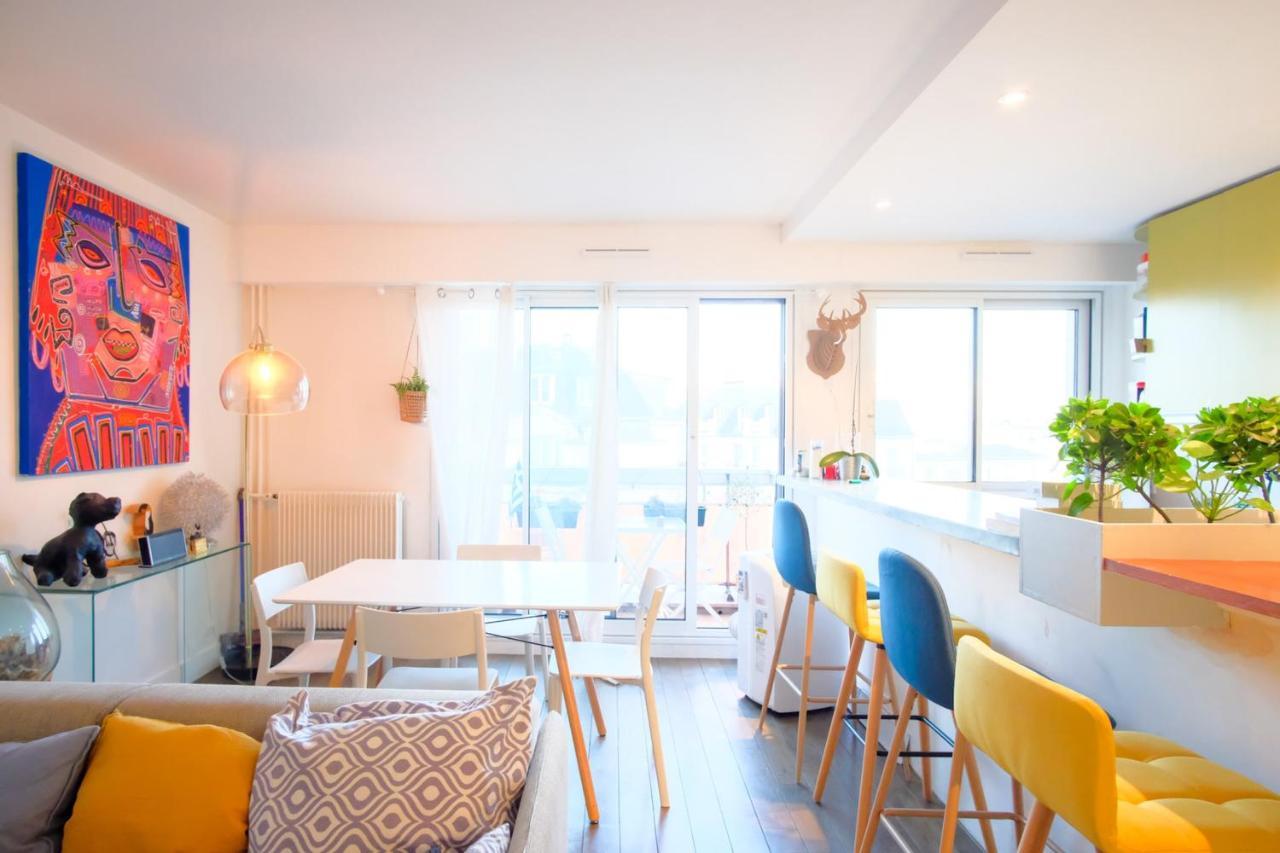 Beautiful And Bright Appt With Eiffel Tower View * Parijs